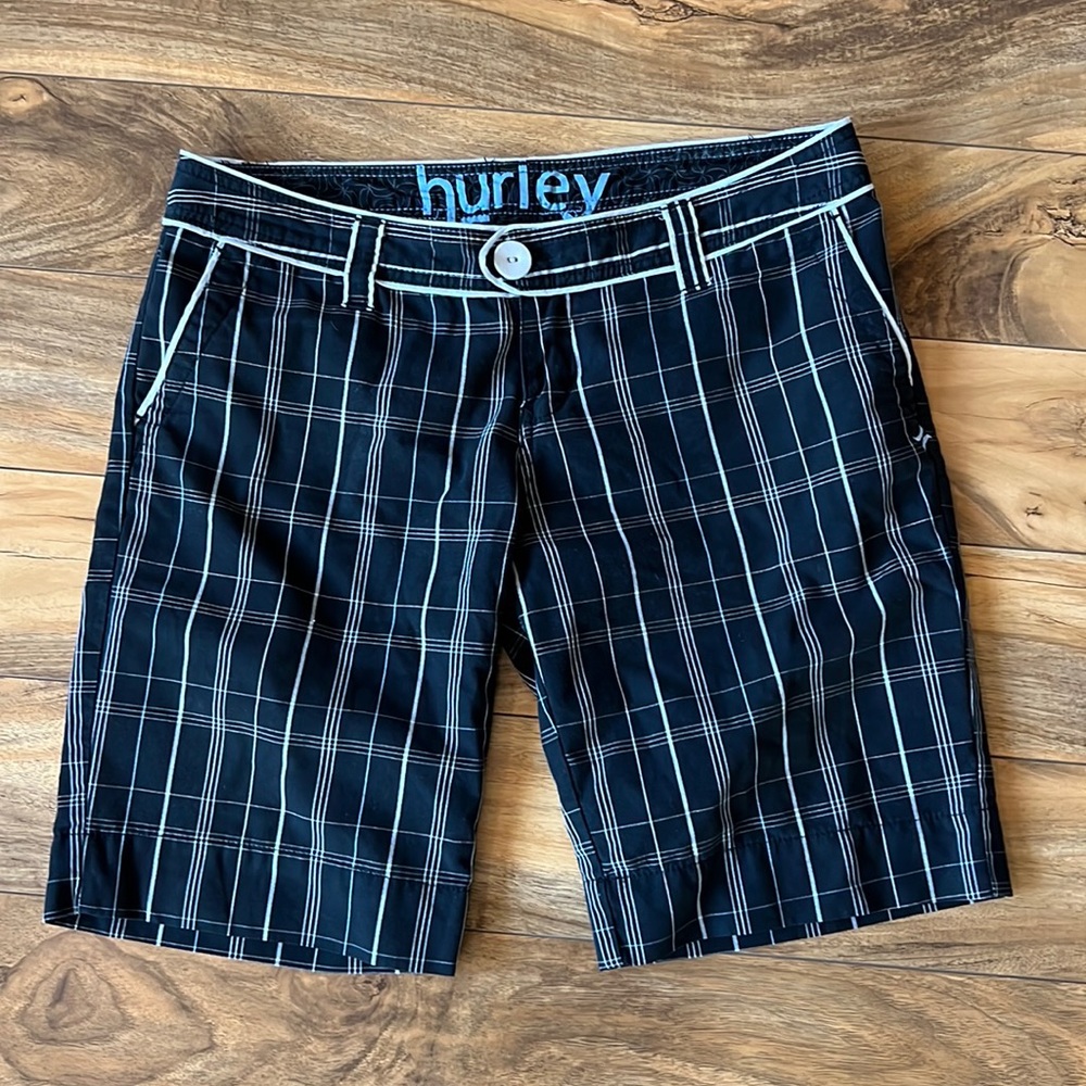 Women’s Hurley Black Plaid Bermuda Shorts, Size 9